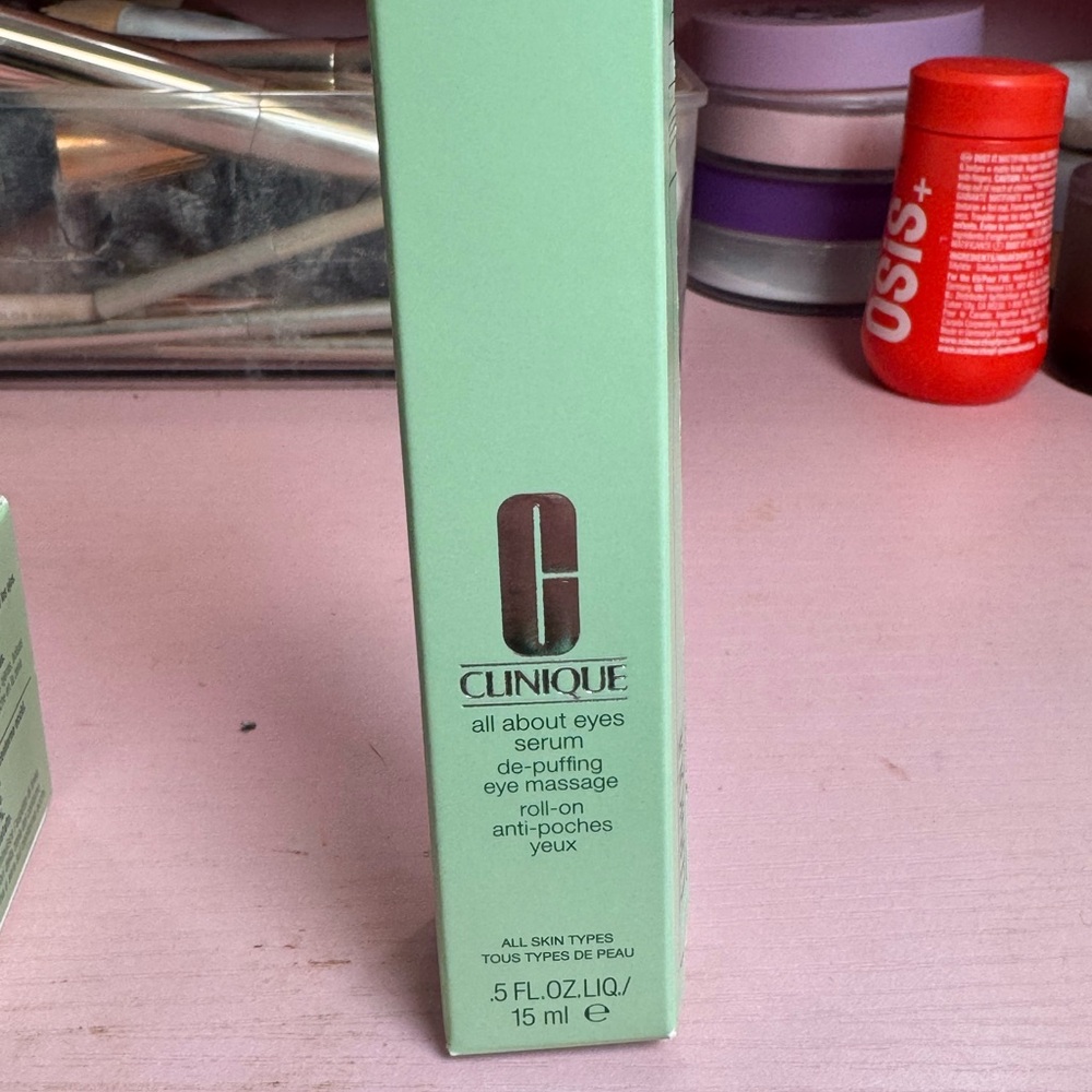 Clinique All About Eyes Puffiness Cream in Light Green - Picture 3 of 3